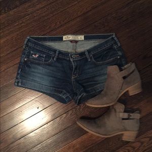 Hollister jean shorts size 5.